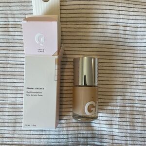 Glossier Stretch Fluid Foundation Light 2